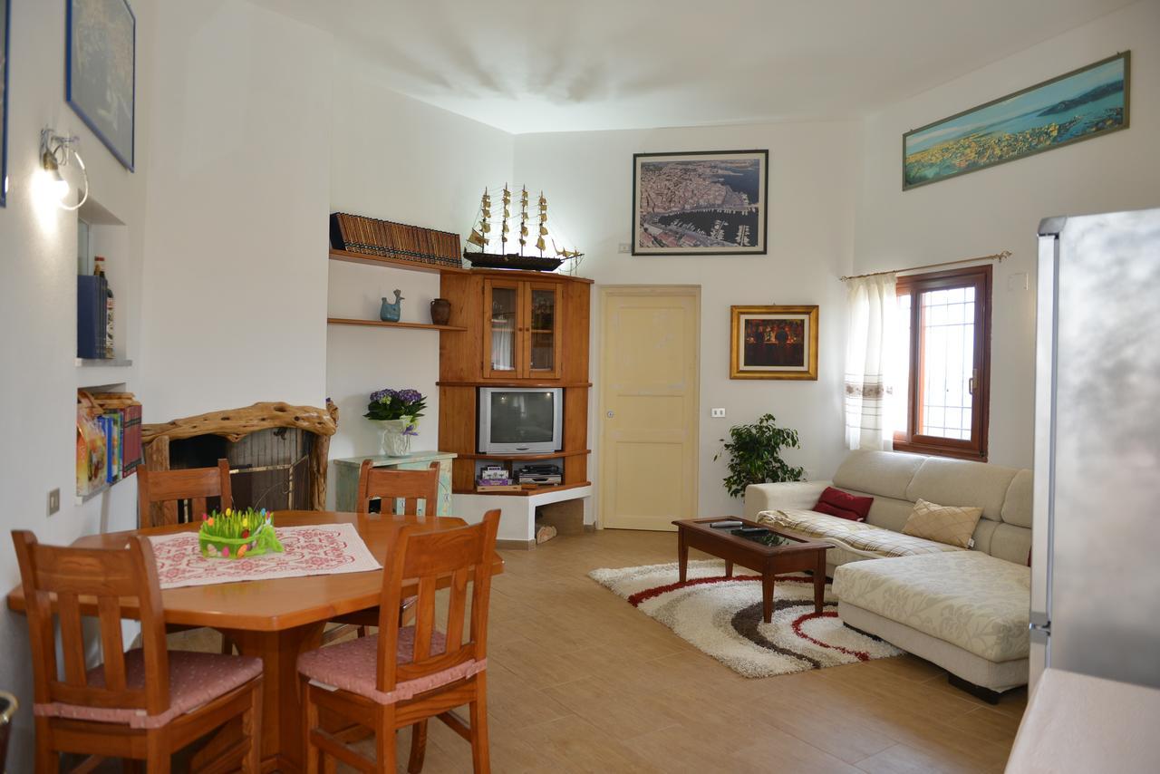 Bed and Breakfast La Fonte Dell'Ulivo 3 à La Maddalena  Extérieur photo